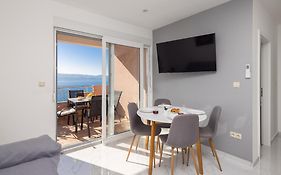 Seaview Apartments